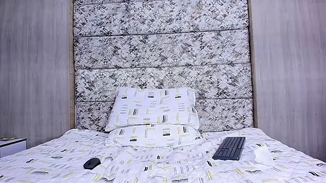frank_jhonsson live cam on StripChat