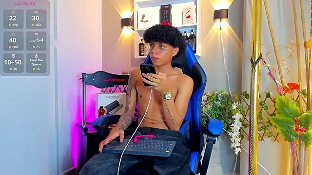 _taylor_black webcam