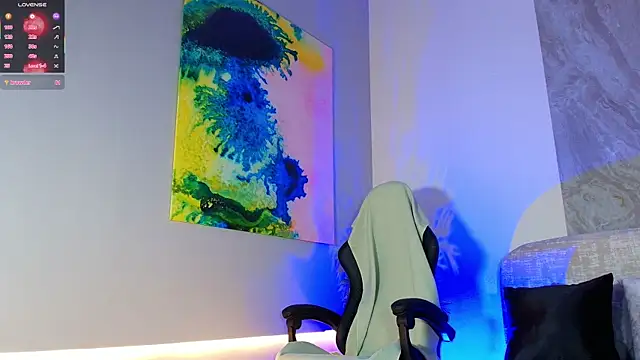 May_Lyonheart live cam on StripChat