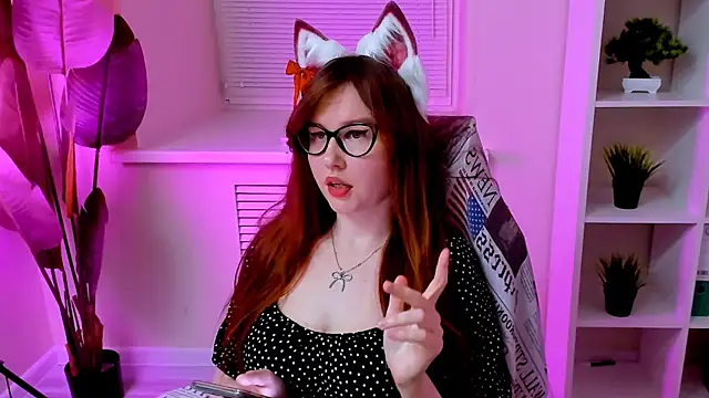 CarolGiggly live cam on StripChat