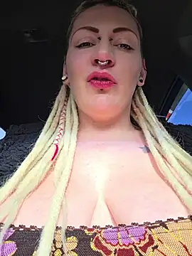 PinkTheHawk webcam