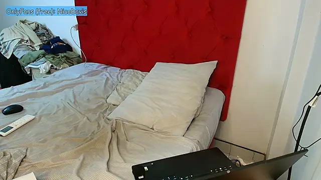 NicoDavisOfficial webcam