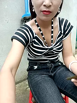 Thobaby112 live cam on StripChat