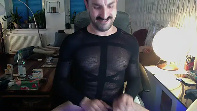 tomz0819 live cam on StripChat