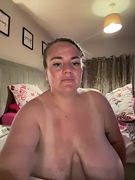 Bustygem_ webcam