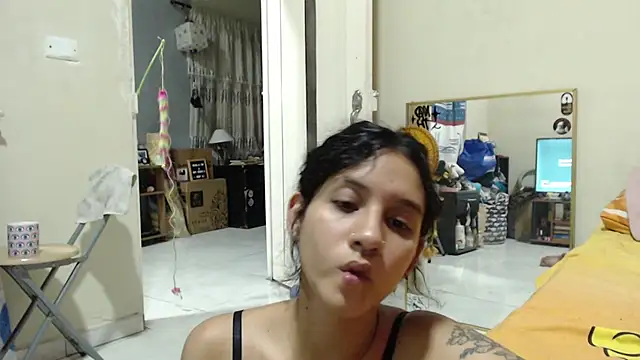 AlinaWoolf_ webcam
