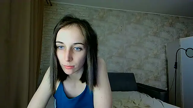 Anika_bloom webcam