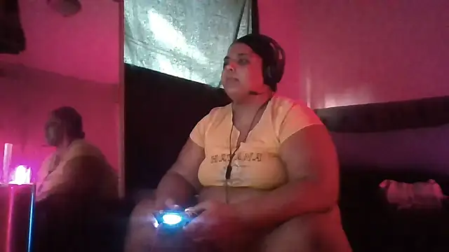1n0nlythroat live webcam