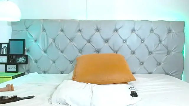 AvenLyric webcam