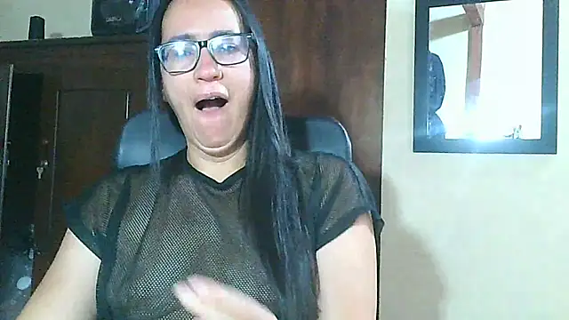 Nathalieprez4 live cam on StripChat