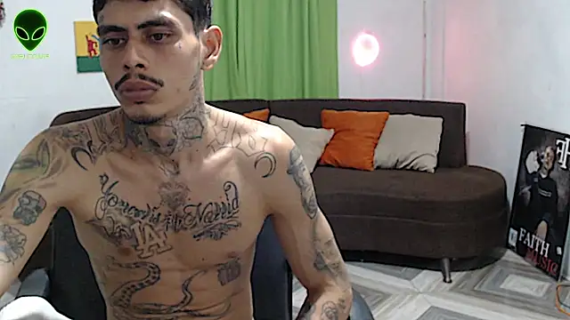 alpha_zom live cam on StripChat