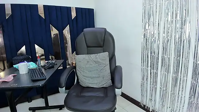 Aisha_hotts777 webcam