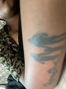 its_ur_flora live cam on StripChat