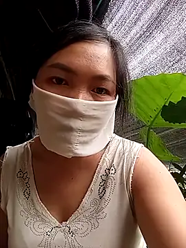 Hiha-nn live cam on StripChat