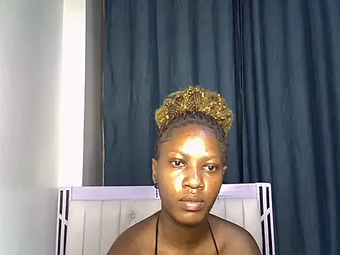 Prettyluxee webcam