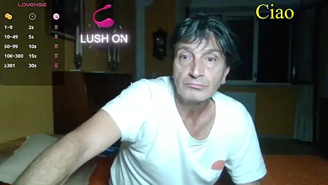 lattediyak live cam on StripChat