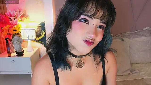 Sienna_Desiree live cam on StripChat