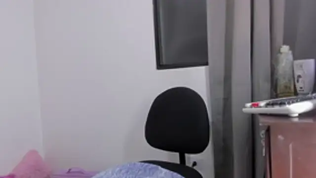 Emma_lean live cam on StripChat