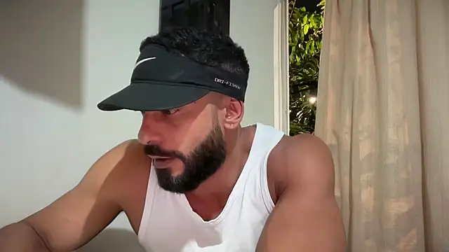 romeolovedark live cam on StripChat