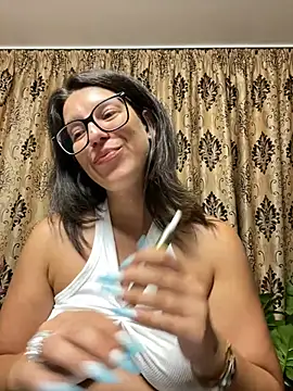 NadiraNoor webcam