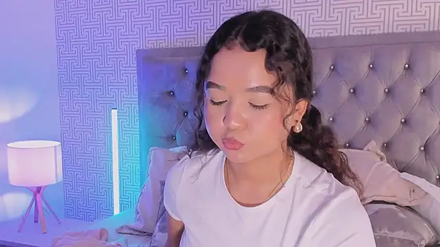 Evaa_Lunna_ webcam