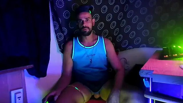 Guyst049 live cam on StripChat