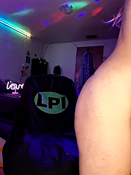 PeachyAriel webcam