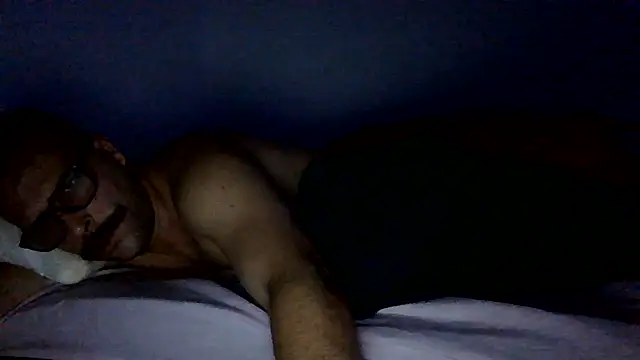 yanick931 live cam on StripChat