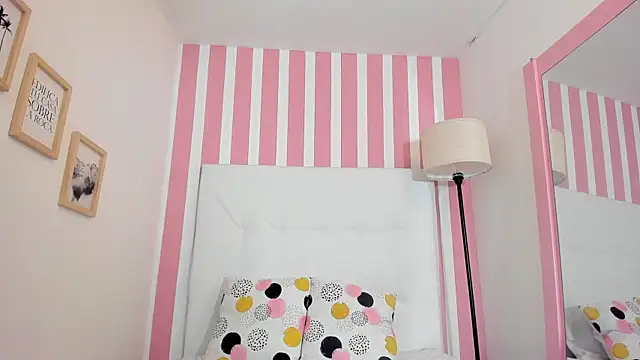 AlinaSimmons live sex cam