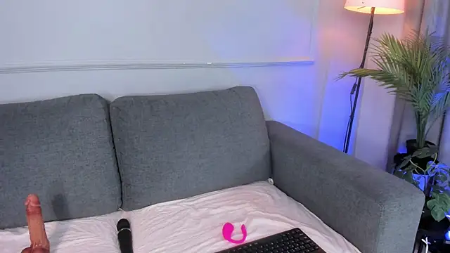 Sofiawonderr live cam on StripChat