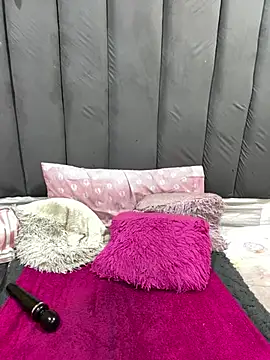 LonelyQueenxx25 live cam on StripChat