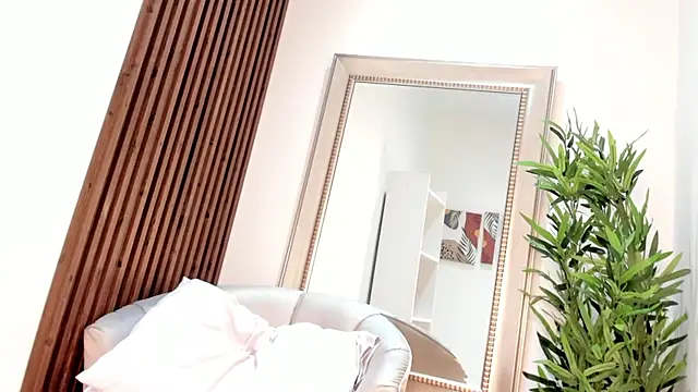 Frida-kiroga live cam on StripChat
