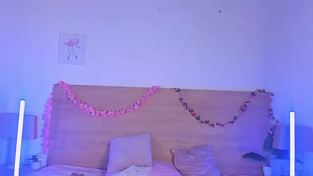 LaraRous webcam