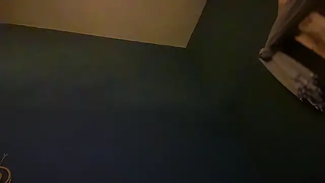 icebergslim281 live cam on StripChat