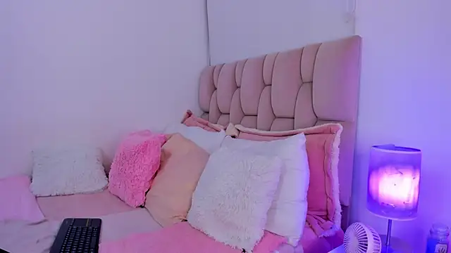 ZarianaEvanz live cam on StripChat