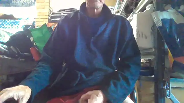 Lovyourpuss webcam