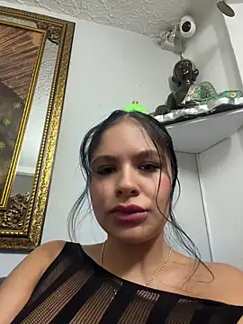 Elara_Luxe live sex cam