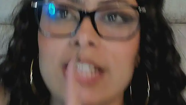 NiaVeraa webcam