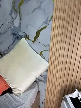emily-Hornyy webcam