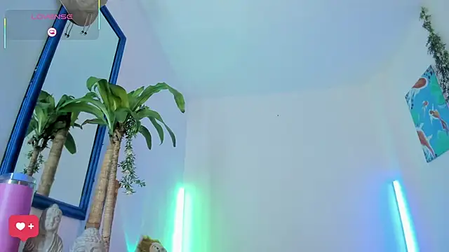 Naughty_Blue live cam on StripChat