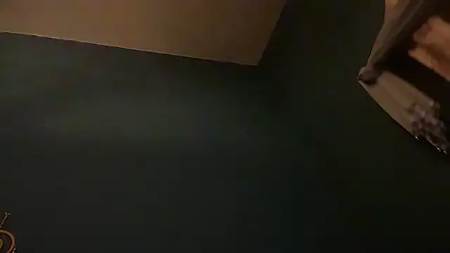 icebergslim281 live cam on StripChat