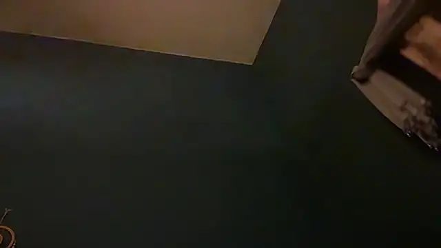 icebergslim281 live cam on StripChat