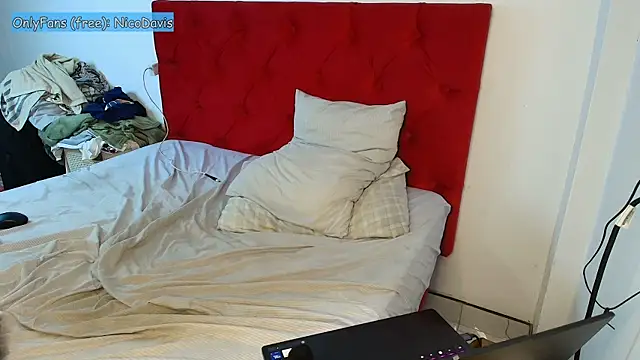 NicoDavisOfficial webcam