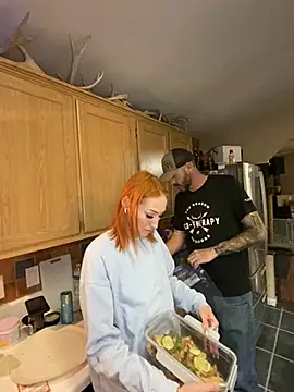 ThornsandHoney live cam on StripChat