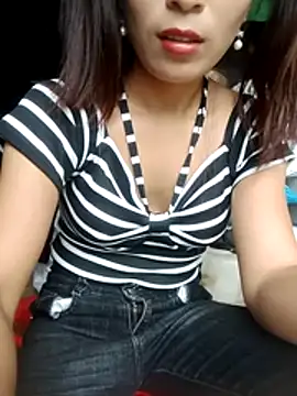 Thobaby112 live cam on StripChat