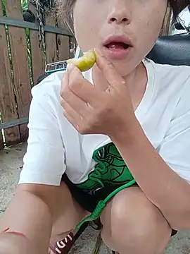 Linda-yiyi webcam