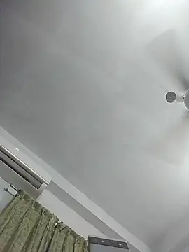 momo_loves webcam