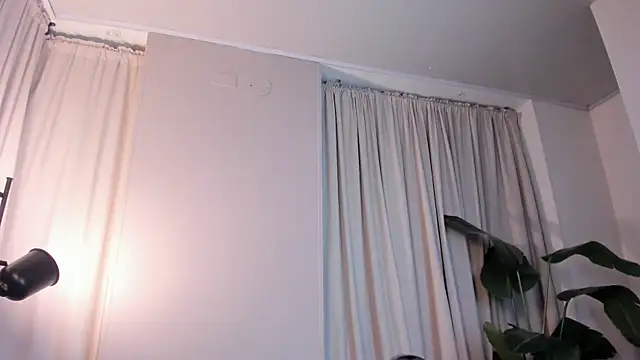 Millie_Volturi webcam