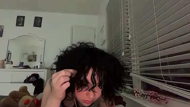 petitewhitebaee webcam