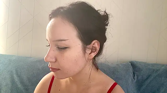 Mila_petal_ webcam